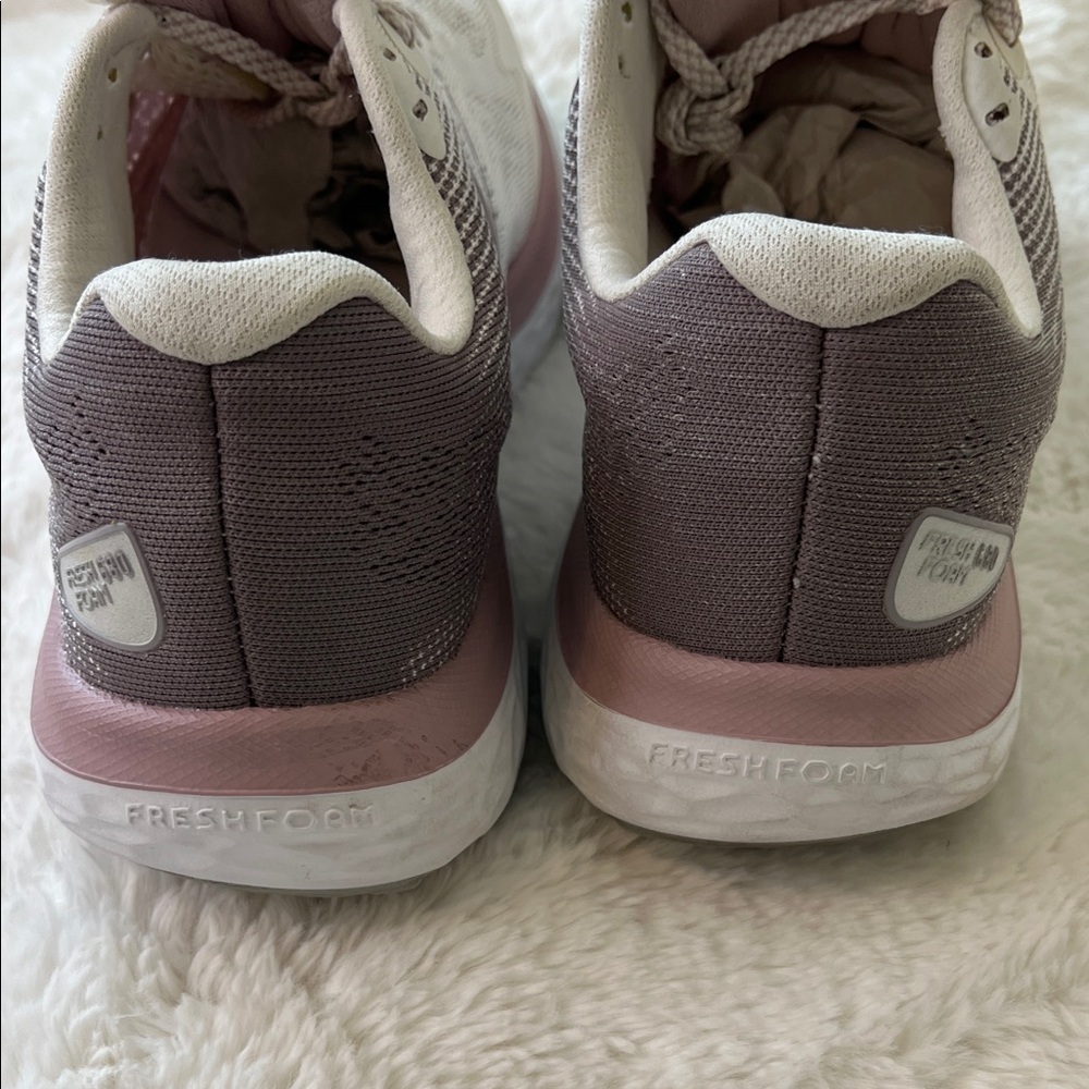 New Balance Women's Running Shoes in Dusty Pink and Cream 8.5 - Picture 4 of 10